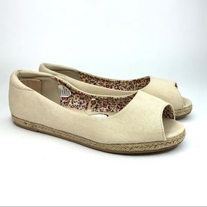 NWT Comfort Ease Tan Nude Peep Toe Skimmers